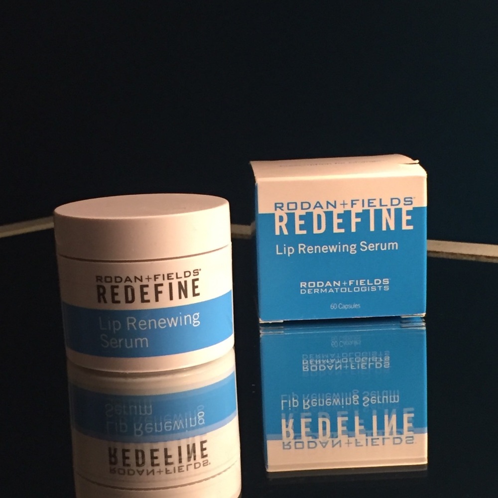 Lip renewing serum